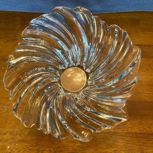 Centerpiece Belle Époque by Mikasa glass swirl art